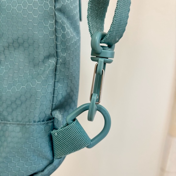 Reebok Cosmos Crossbody Bag Sling Backpack - Picture 5 of 14